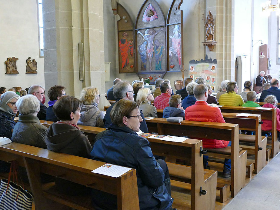 Dankgottesdienst der Kommunionkinder (Foto: Karl-Franz Thiede)